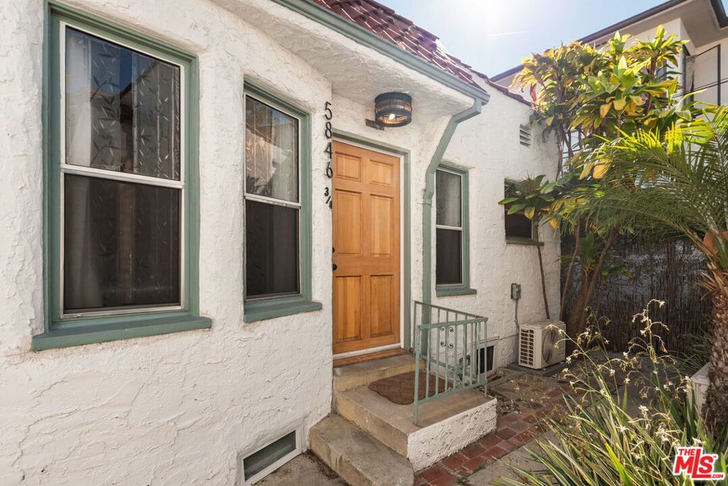 Property Photo:  5846 Willoughby Ave  CA 90038 
