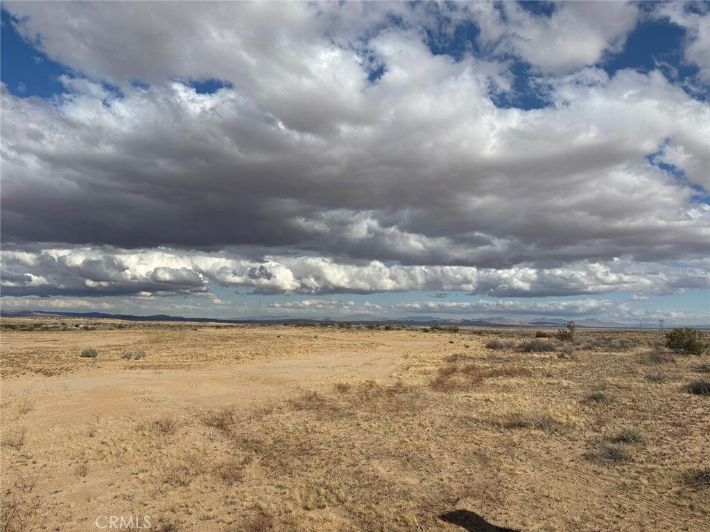 Property Photo:  23495 E Avenue K8  CA 93535 