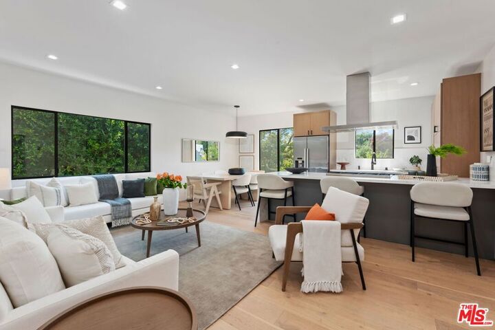 Property Photo:  838 N Mansfield Avenue 201  CA 90038 