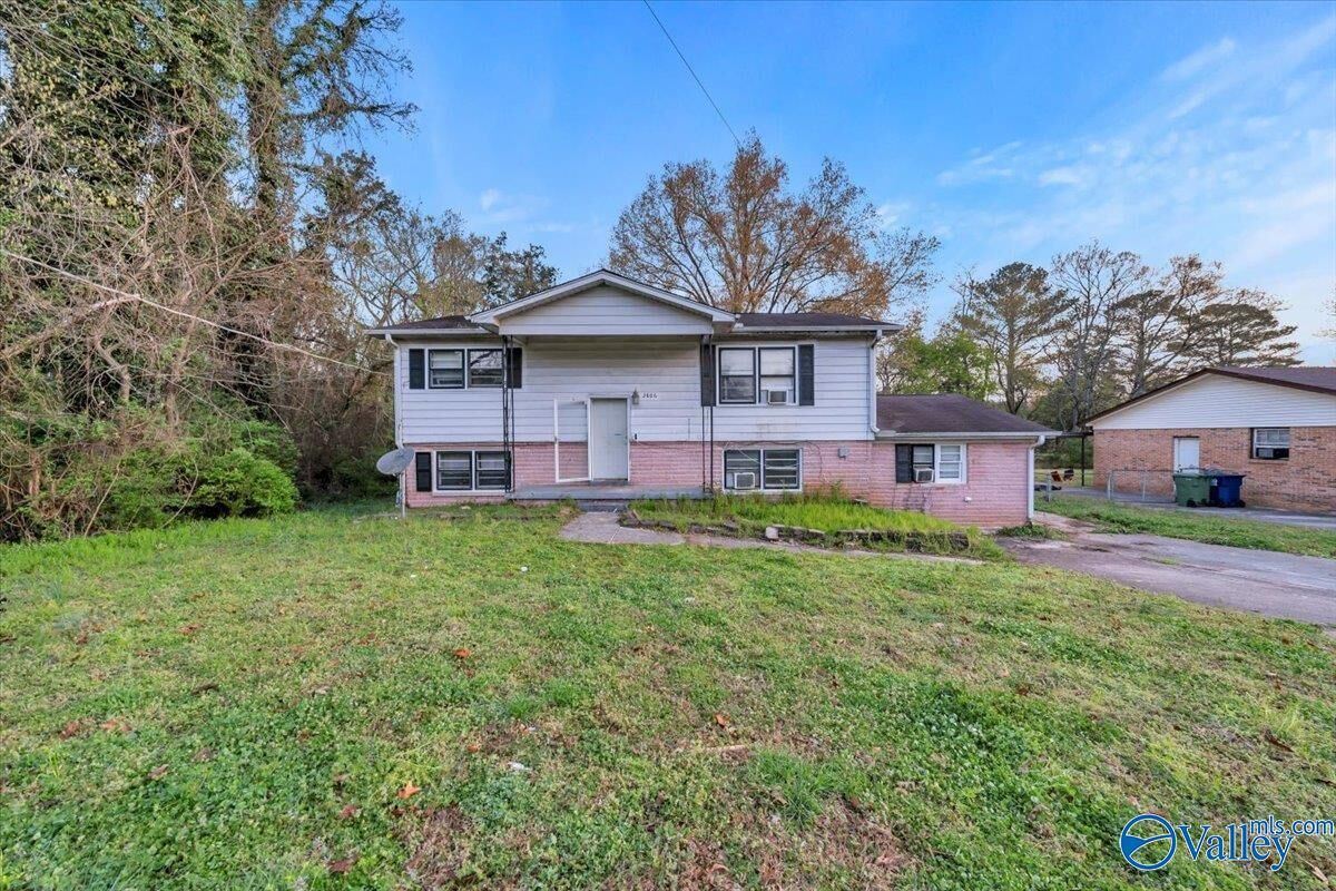 Property Photo: 2806 Hilltop Terrace NW AL 35810