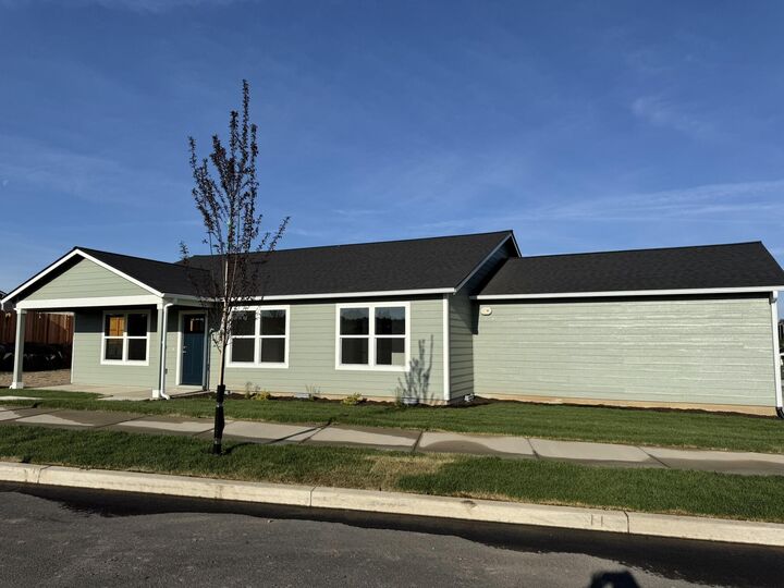 Property Photo:  639 NE Arnold Street 173  OR 97741 