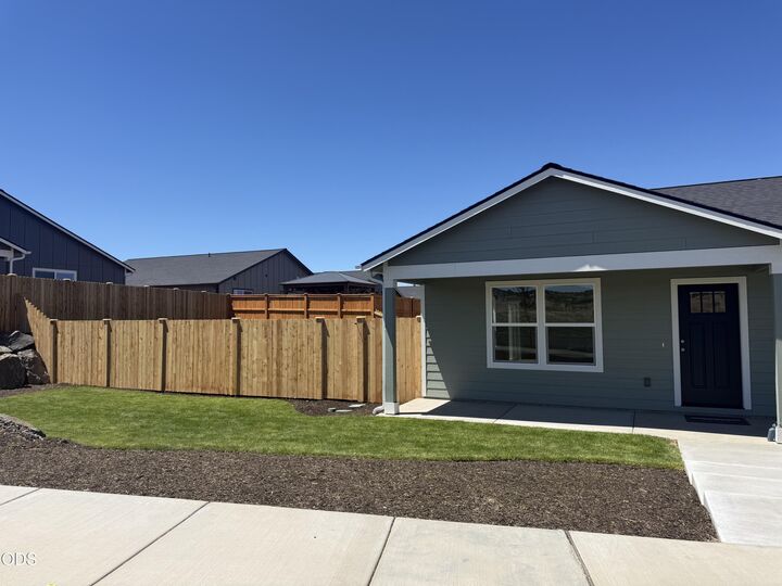 Property Photo:  639 NE Arnold Street 173  OR 97741 