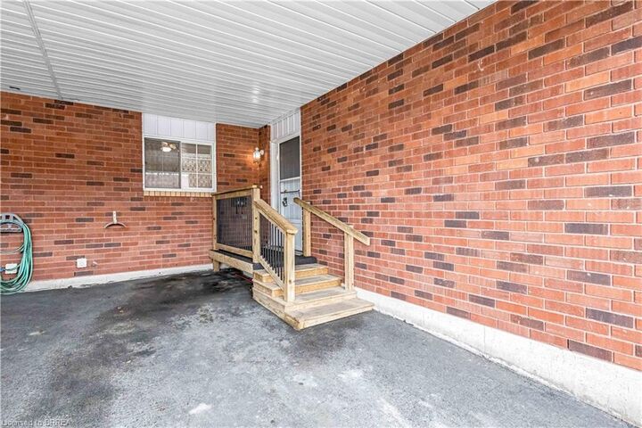 Property Photo:  20 Courtland Drive 14  ON N3R 7Y2 