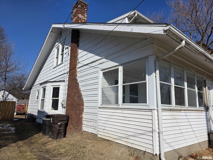 Property Photo: 1111 E Republic Street IL 61603