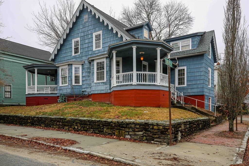 Property Photo:  8 Crown Street  MA 01609 