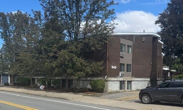Property Photo:  949 Main St 1  MA 01801 