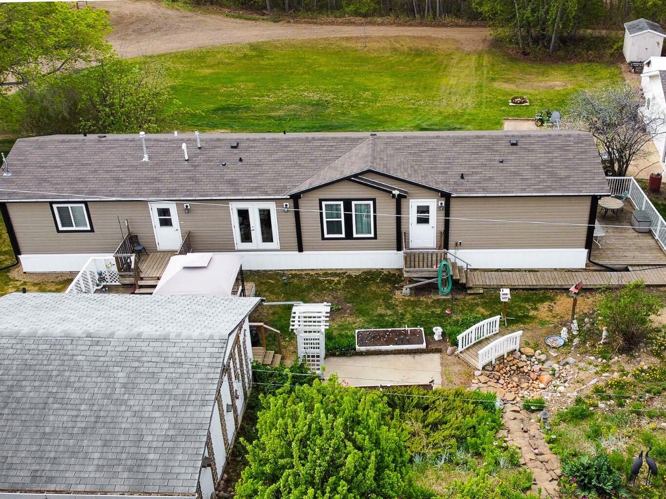 Property Photo: 016 Maplewood Ave (Railway Ave) AB T0H 3R0