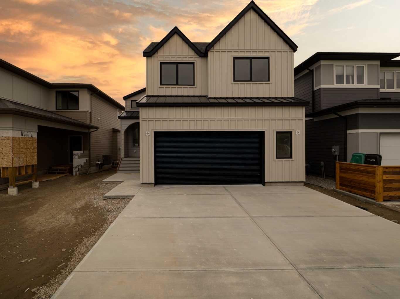 Property Photo: 681 Devonia Road W AB T1J 5W3