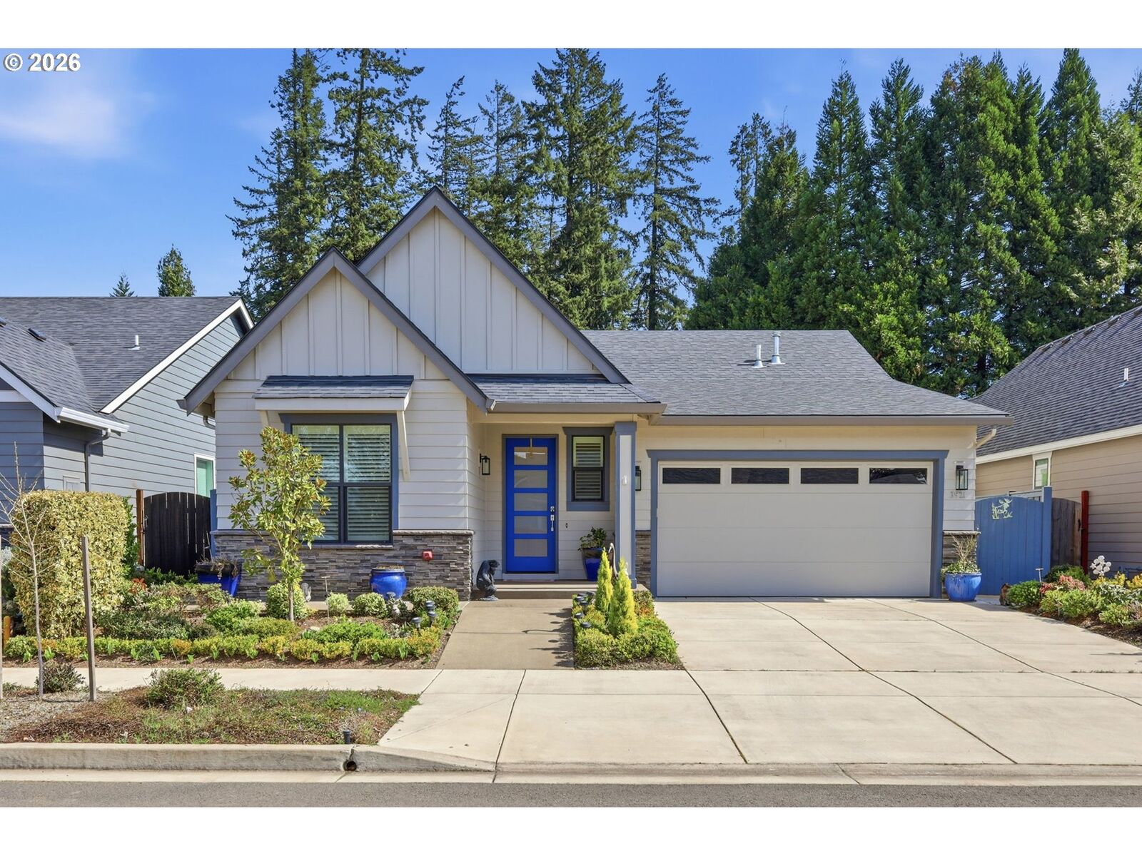 Property Photo: 3921 Heather Grove Ln OR 97408