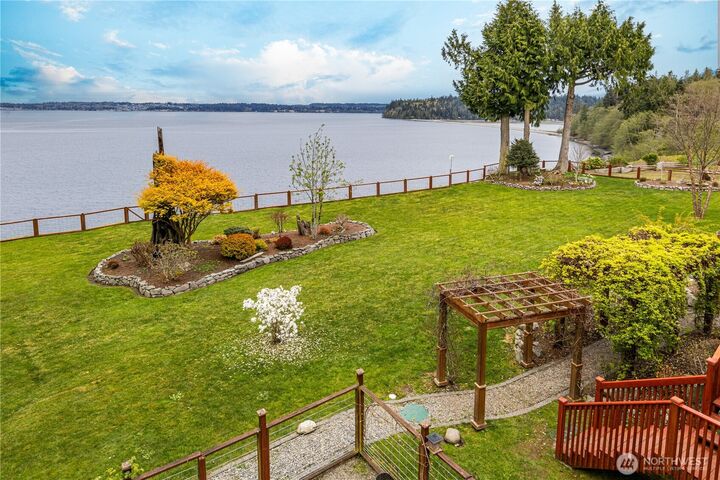 Property Photo:  15  White Rock Lane  WA 98365 