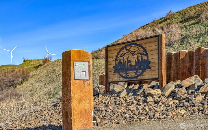 Property Photo: 8 Deer Valley Drive WA 98926