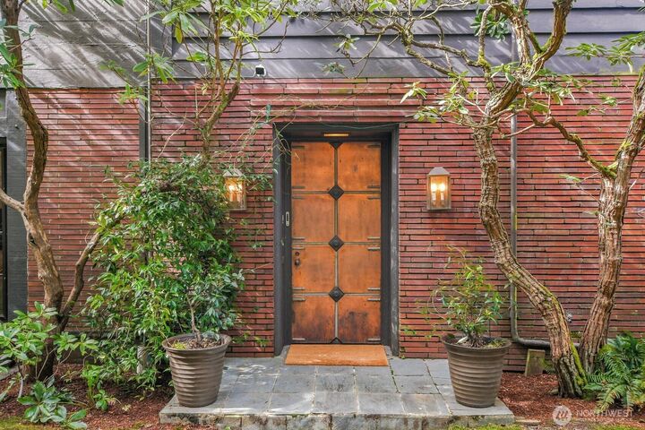 Property Photo:  2686  44th Avenue W  WA 98199 