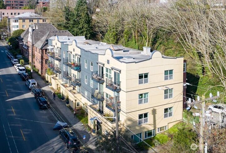 Property Photo:  1310  Queen Anne Avenue N 15  WA 98109 