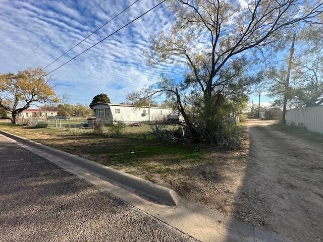 Property Photo:  301 E 43rd Street  TX 76903 
