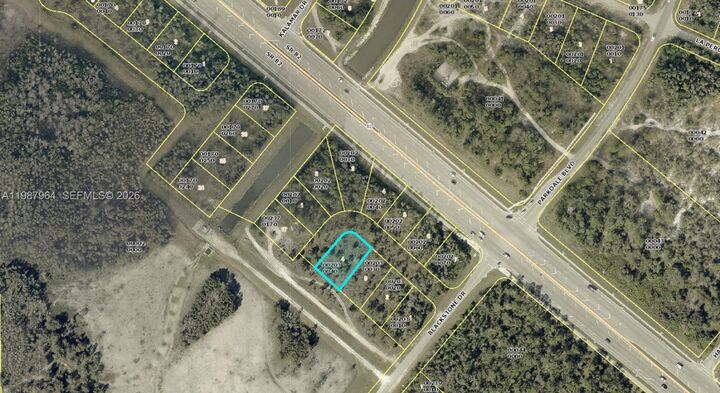 Property Photo:  807 Fabian Cir  FL 33913 