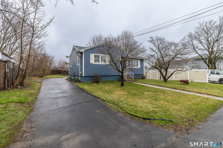 Property Photo:  130 Holroyd Street  CT 06606 