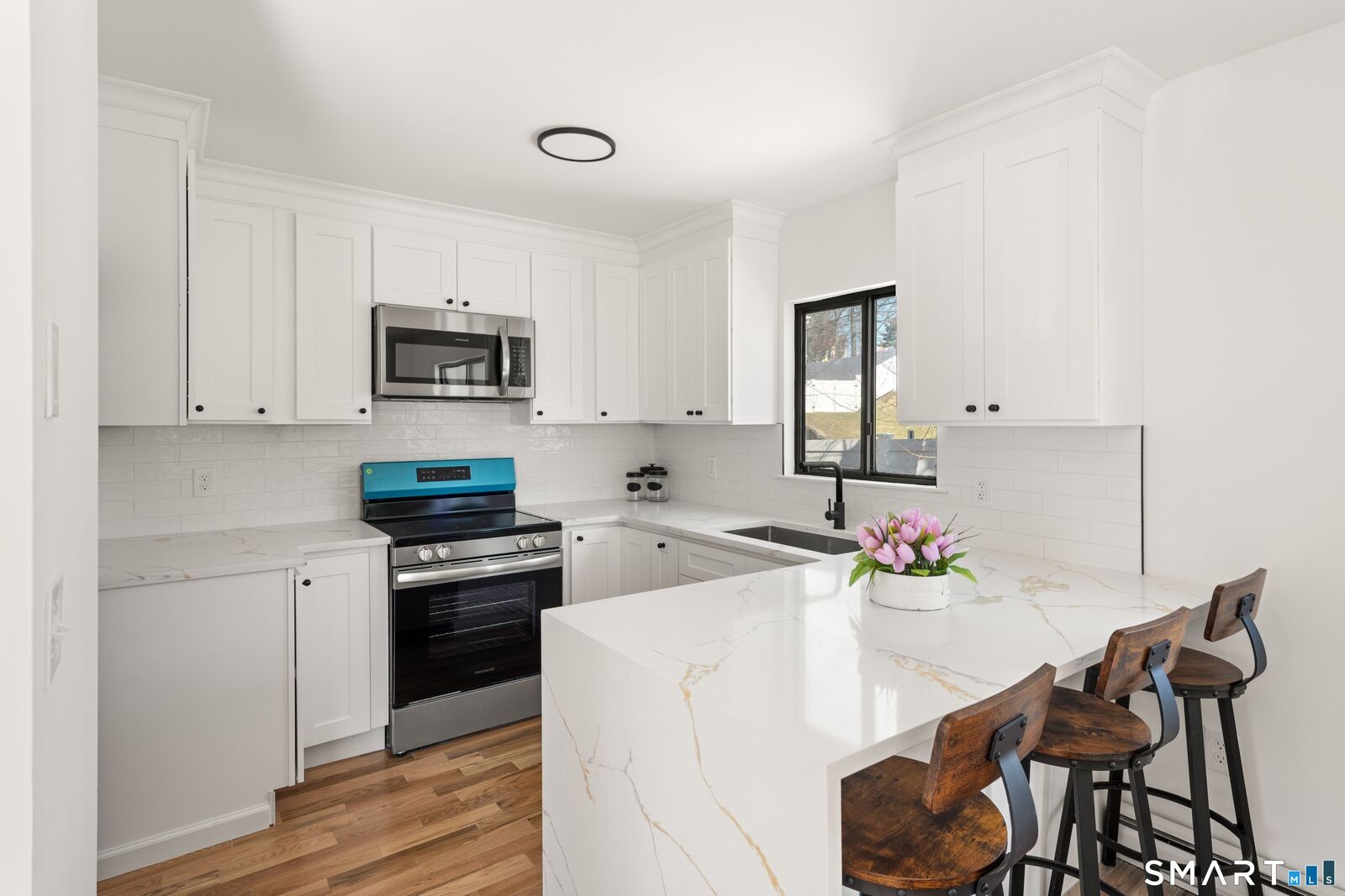 Property Photo:  60 Lawn Avenue 21  CT 06902 