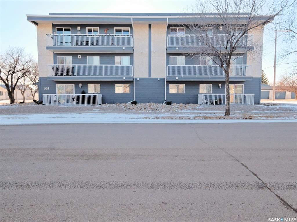 Property Photo: 305 1st Street W 201 SK S0L 2V0