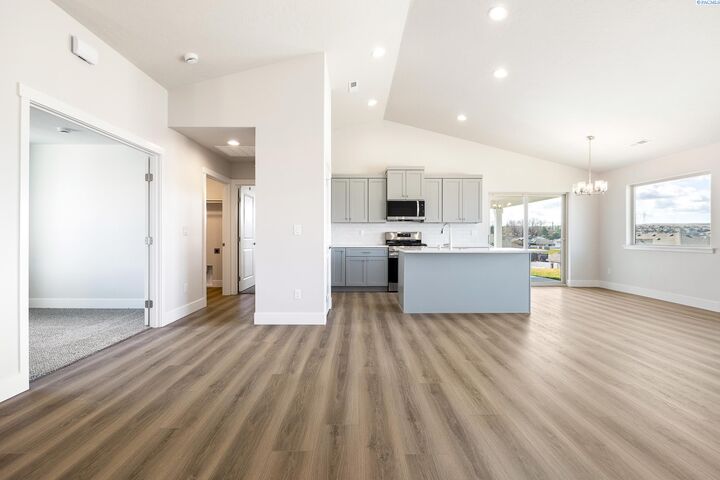 Property Photo:  2946 S Osborne St  WA 99338 