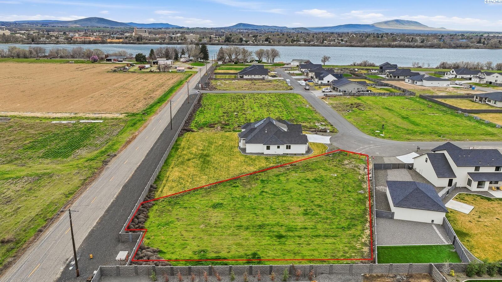 Property Photo:  12700 Blackfoot Dr  WA 99301 