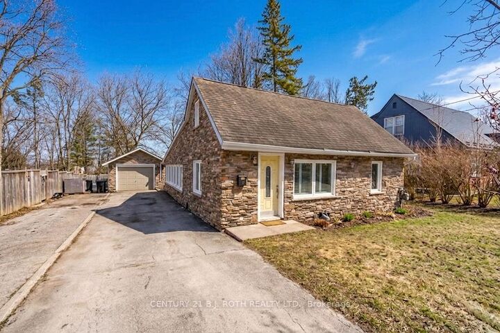 Property Photo:  45 Grove Street W  ON L4N 1M6 