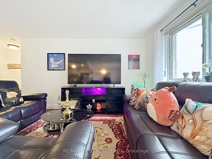 Property Photo: 800 Kennedy Road 206 ON M1K 2C9
