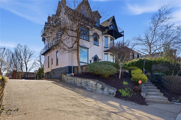 Property Photo:  229 Grandview Ave 3  PA 15211 