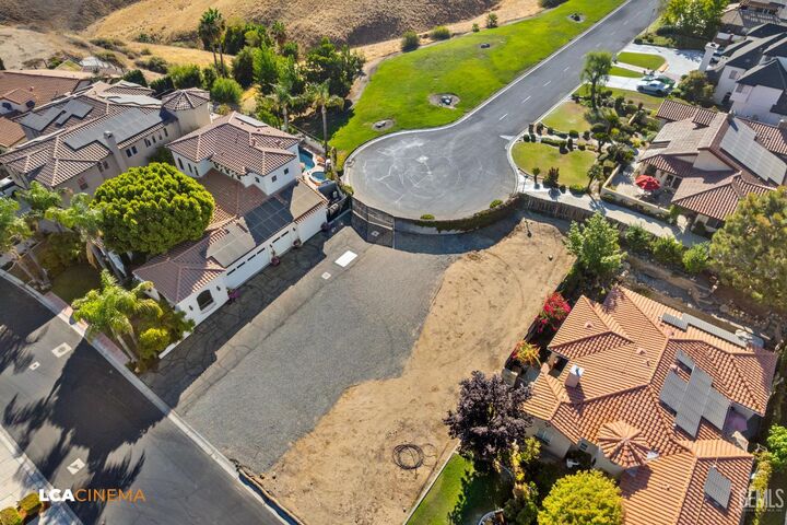 Property Photo: 14931 Colonia De Las Rosas CA 93306