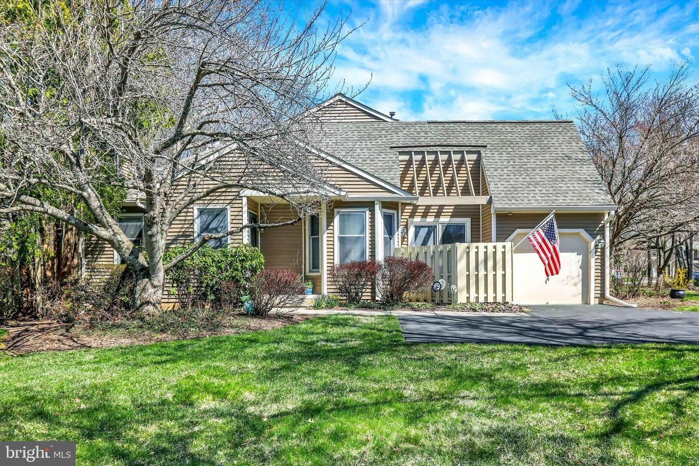 Property Photo:  1576 Applewood Circle  PA 19067 