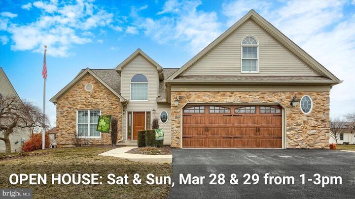 Property Photo: 216 Fox Grove Place PA 17036