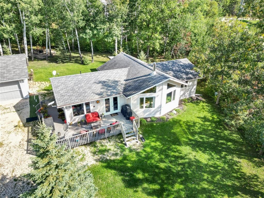 Property Photo:  39 Alexander Drive  MB R0E 0E0 