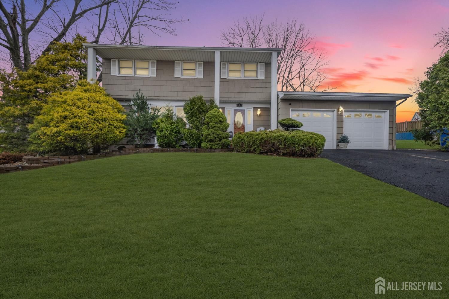 Property Photo:  12 Avon Way  NJ 08859 