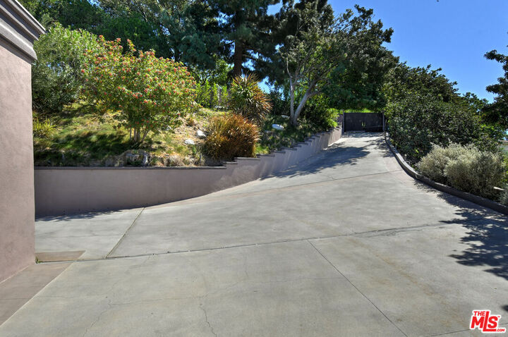Property Photo:  4039 Cody Rd  CA 91403 