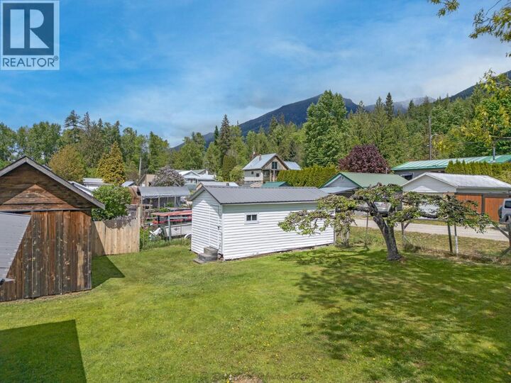 Property Photo: 1610 Eastman Avenue BC V0B 2B0