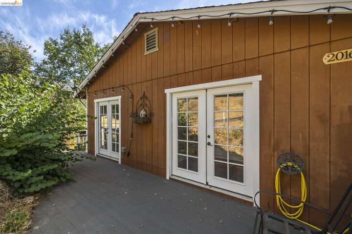 Property Photo: 20165 Eastview Dr CA 95379