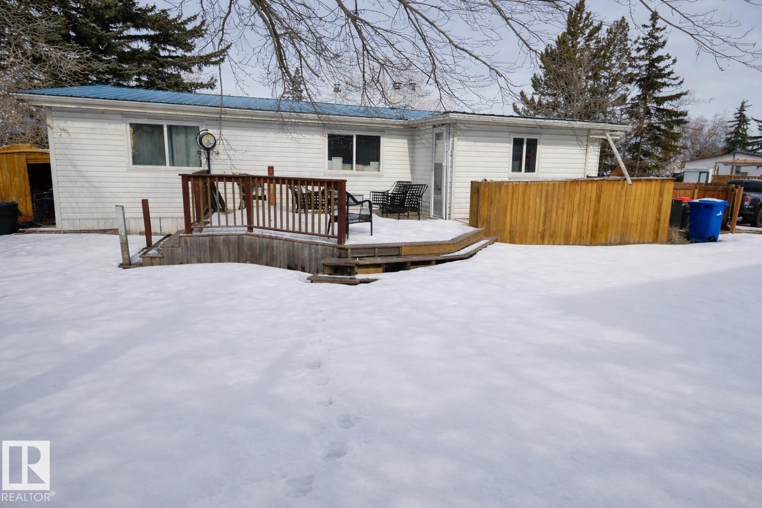 Property Photo:  11 Willow Park Estates  AB T9E 5P9 