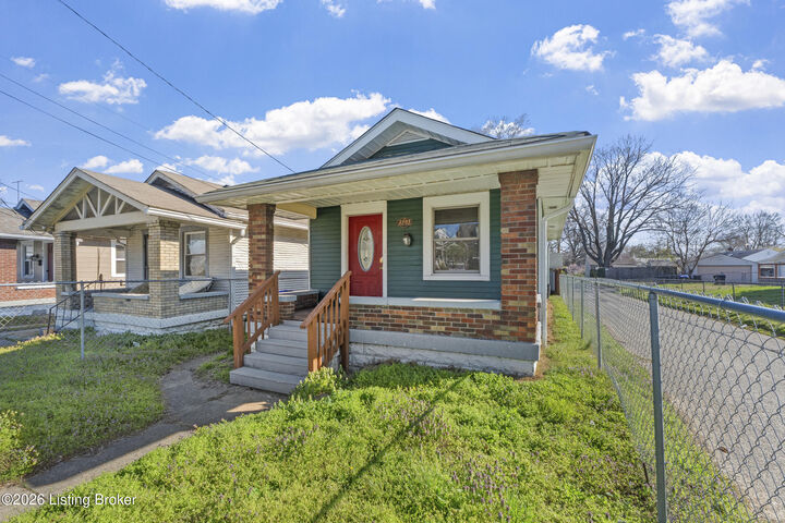 Property Photo:  2105 Bradley Ave  KY 40217 