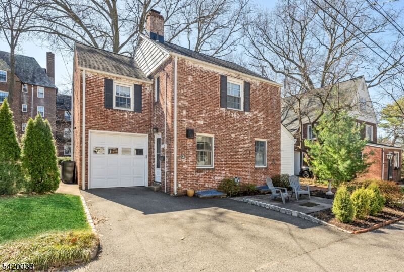 Property Photo: 3 Ashburn Pl NJ 07410