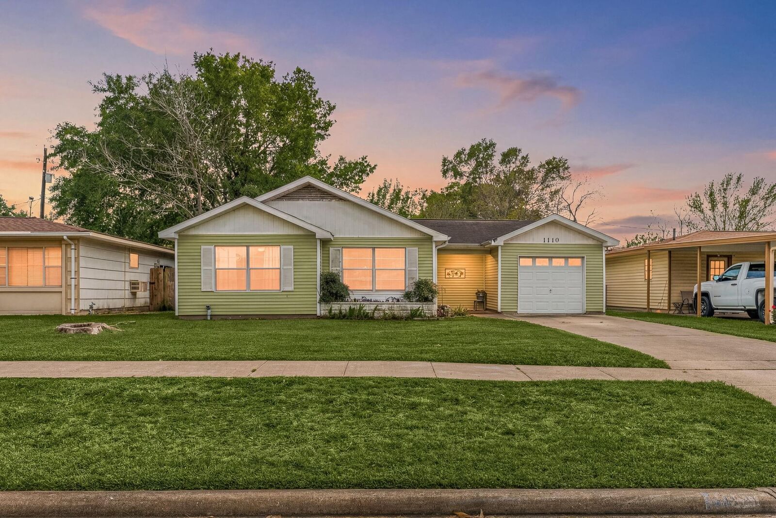 Property Photo:  1110 Sulphur Street  TX 77034 