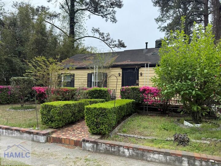 Property Photo:  1821 Holly Avenue  GA 31404 