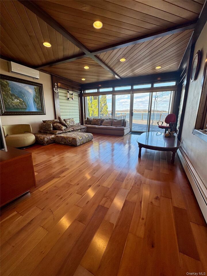 Property Photo:  722 King Avenue  NY 10464 