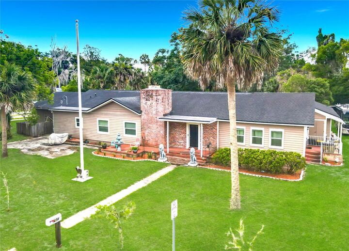 Property Photo:  474 E University Avenue  FL 32763 
