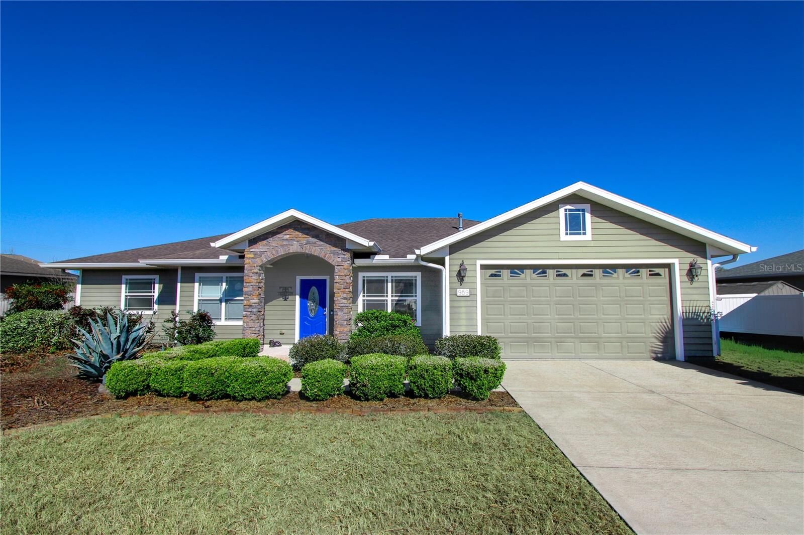 Property Photo:  989 NW 231st Way  FL 32669 