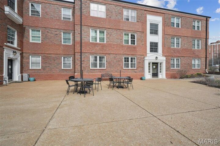 Property Photo: 921 S Hanley Road F MO 63105