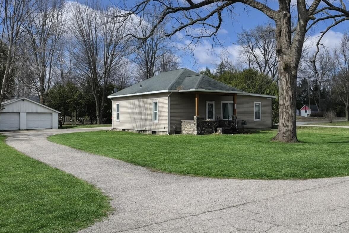 Property Photo:  165 S Elm Street  MI 49421 