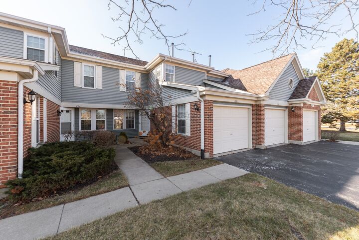 Property Photo:  260 E Fabish Drive  IL 60089 