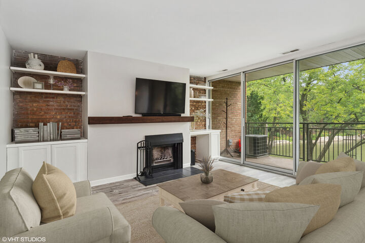 Property Photo:  1601 Fairway Drive 2G  IL 60532 