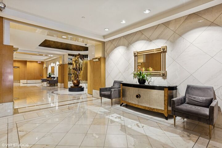 Property Photo:  111 E Chestnut Street 21B  IL 60611 