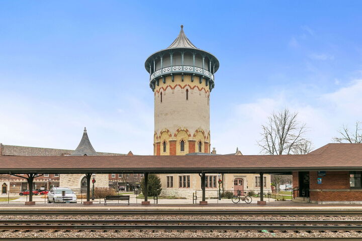 Property Photo:  124 Forest Avenue  IL 60546 