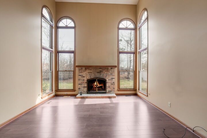 Property Photo:  319 Stonebridge Way  IL 60060 